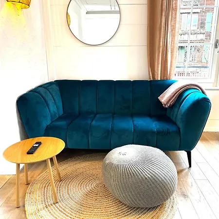 1 With Mountain View דירה *