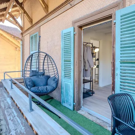 1 With Mountain View * زويسمن