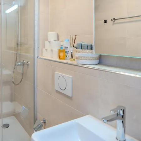 1 With Mountain View زويسمن