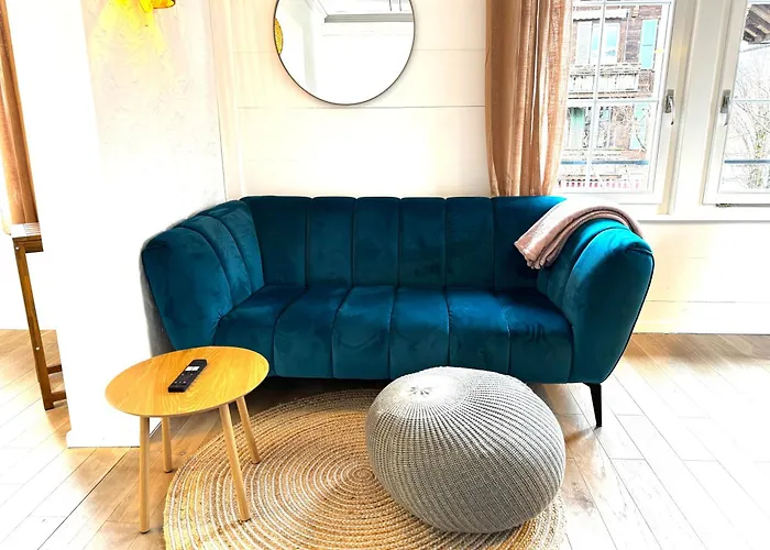 1 With Mountain View דירה *