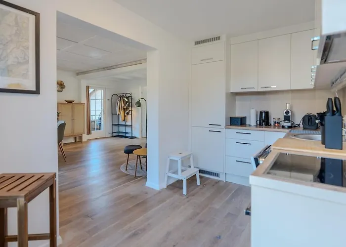 1 With Mountain View דירה *